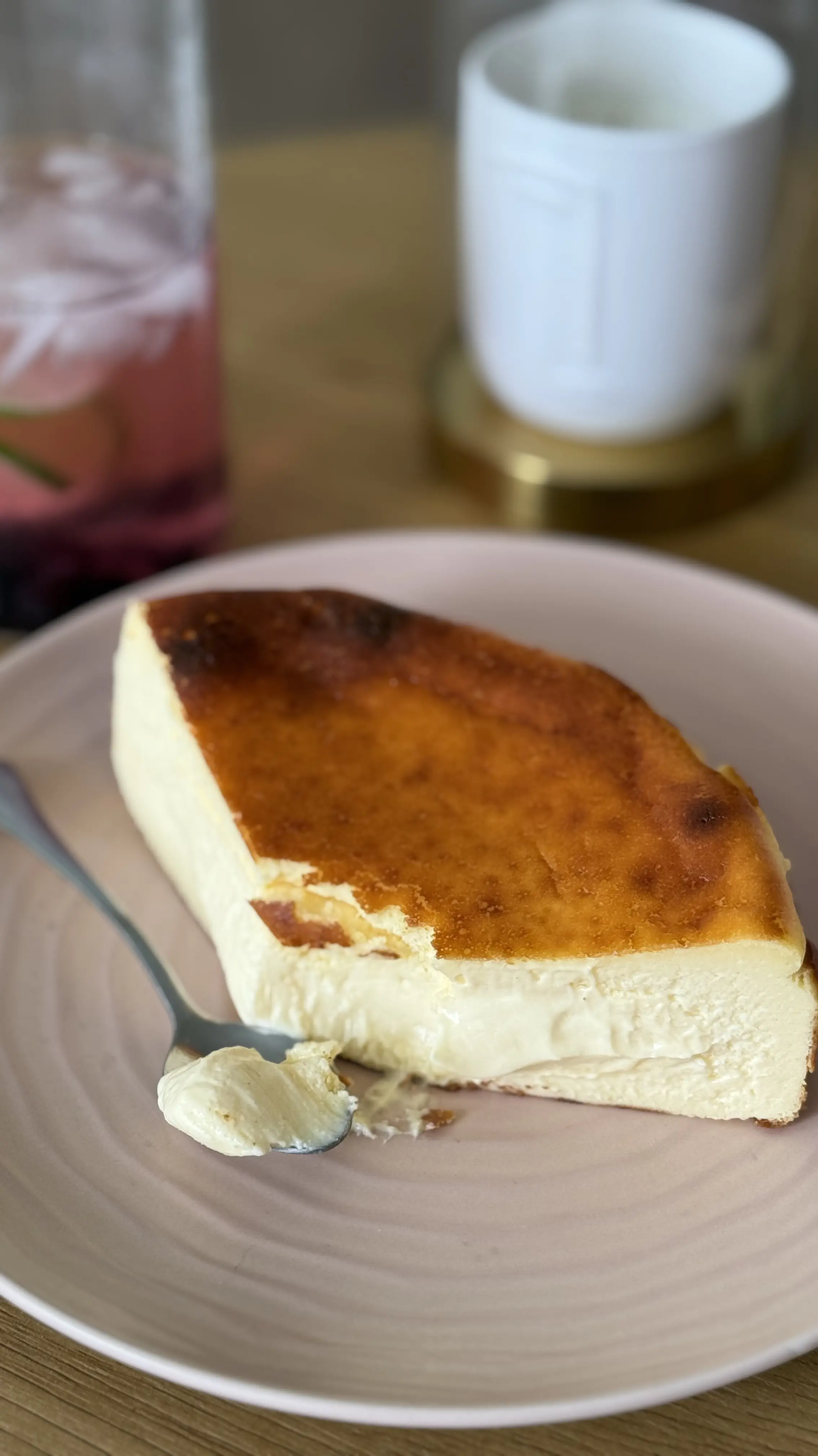 Tarta Vasca servida — resultado final con presentación profesional